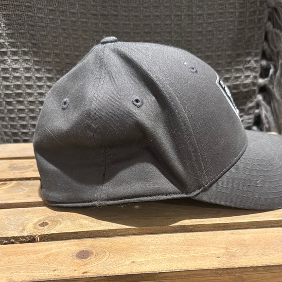 Riders by Lee Gray Cap - Picture 5 of 8